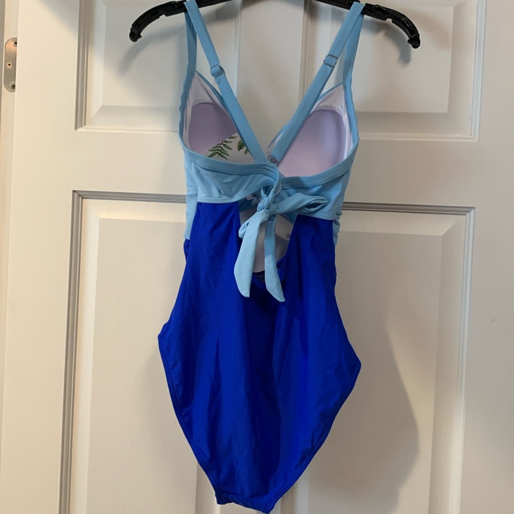 Swimsuit One Piece Blue Color-Block. - Picture 2 of 9